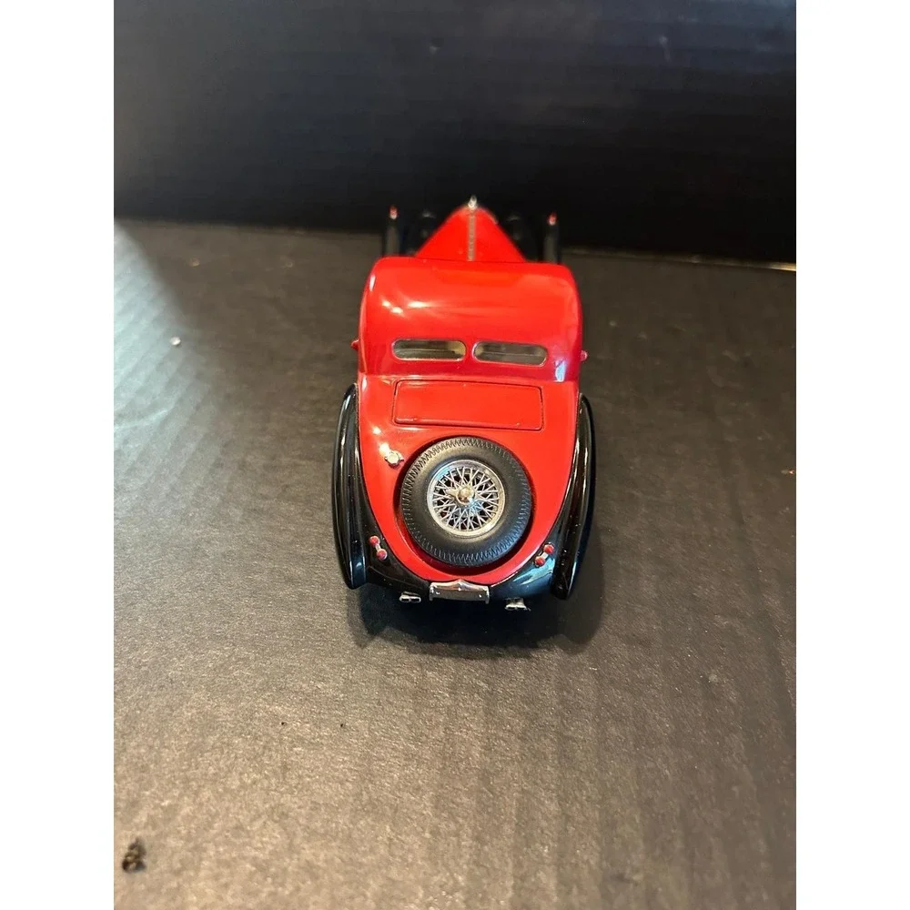 Franklin Mint 1936 Bugatti Type 57SC Red Black 1/24 Scale Diecast Model Car